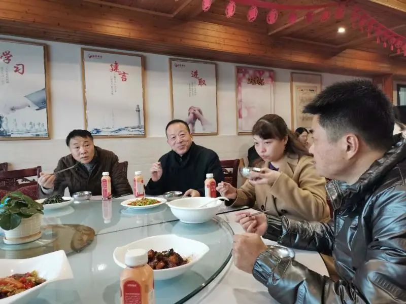 美味佳肴迎新春 凯时尊龙家人乐融融